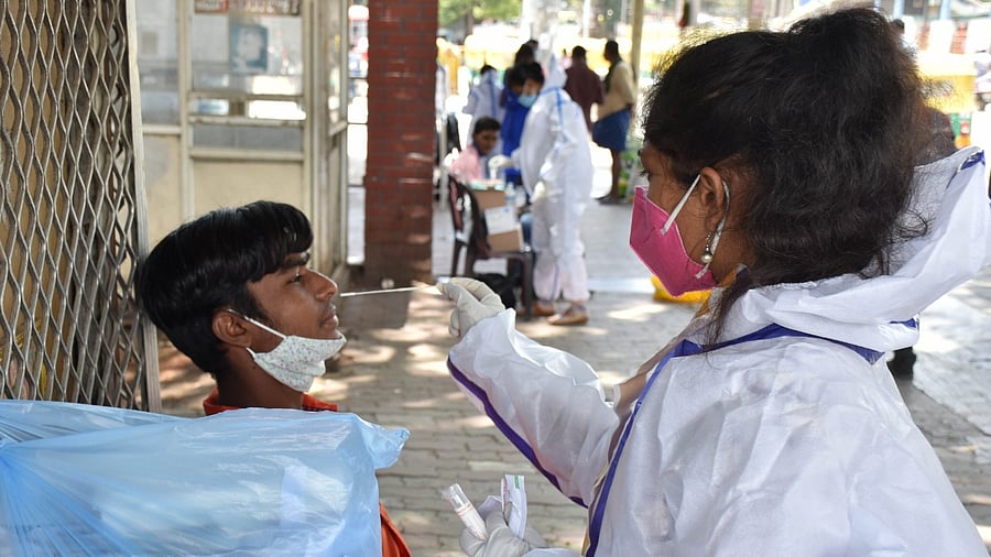 State-wide, tests fell from 11.5 lakh done a fortnight ago to 9.84 lakh done last week. Credit: DH Photo/BK Janardhan