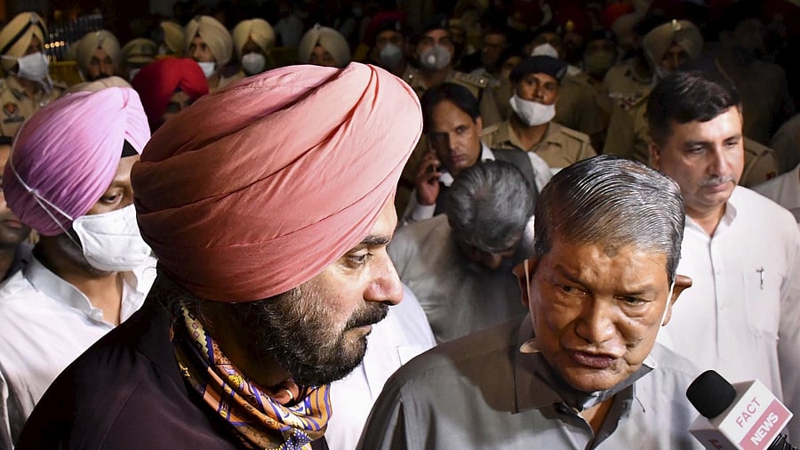 Navjot Singh Sidhu and Harish Rawat (R). Credit: PTI Photo