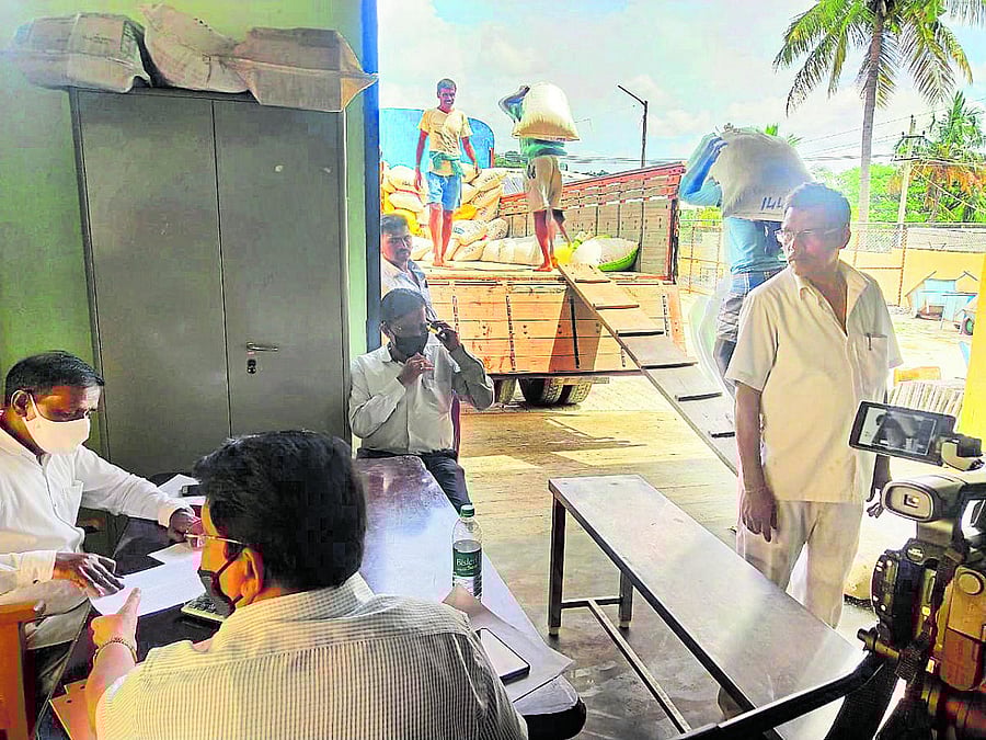 Rice being shifted to a lorry at MM Hill.  Credit: DH Photo