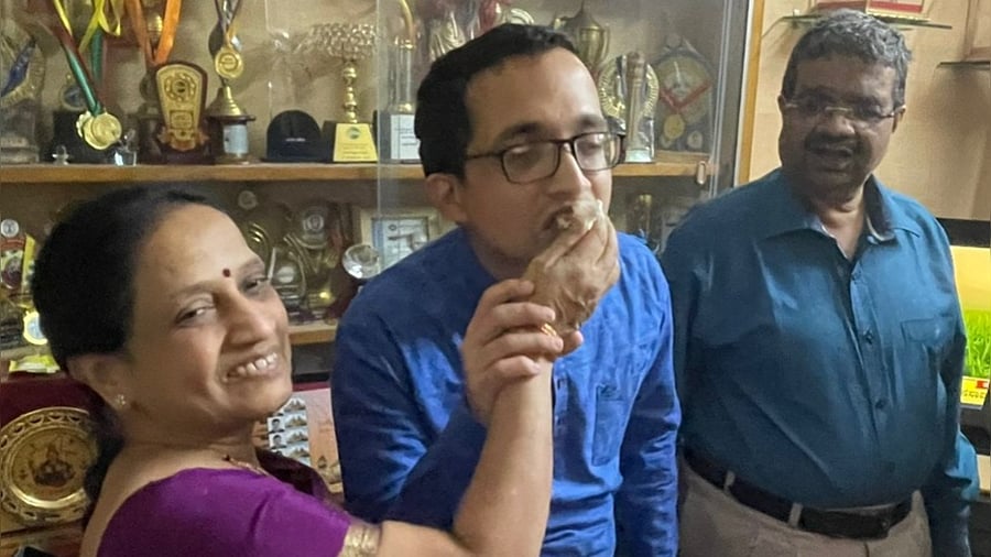 Akshay Simha, who secured 77th rank in the Civil Services Exam conducted by the UPSC, is congratulated by his parents in Bengaluru. Credit: Special arrangement