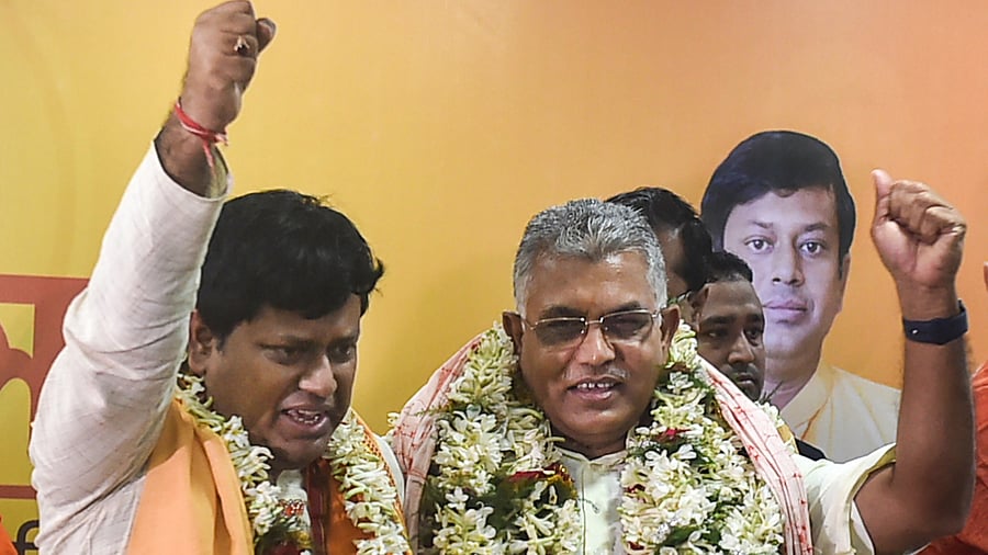 Kolkata: BJP's new national vice-president Dilip Ghosh (R) with party's new State President Sukanta Majumdar (L). Credit: PTI File Photo