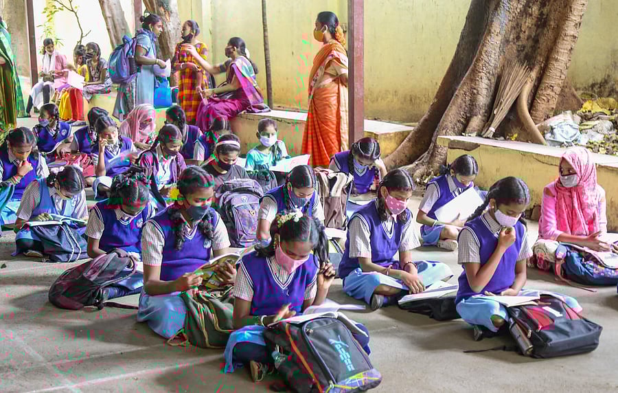Bengaluru: Students before attending a class after the authorities allowed schools to re-open for VIth to VIIIth classes, in Bengaluru, Monday, Sept. 6, 2021. (PTI Photo)(PTI09_06_2021_000096A)