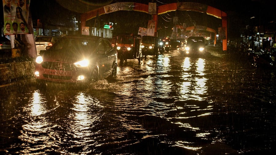 Kalaburagi City receives heavy showers on Friday night. Credit: DH Photo