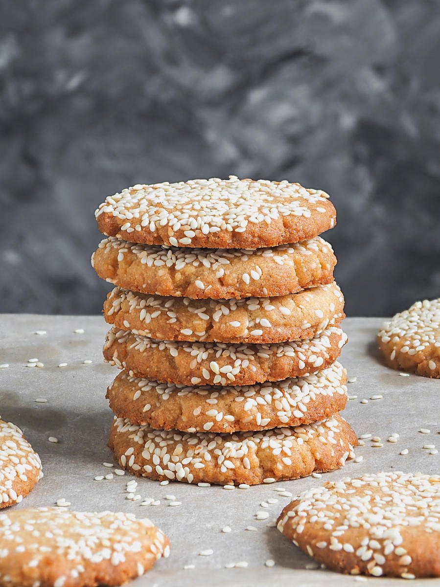 Sesame biscuits