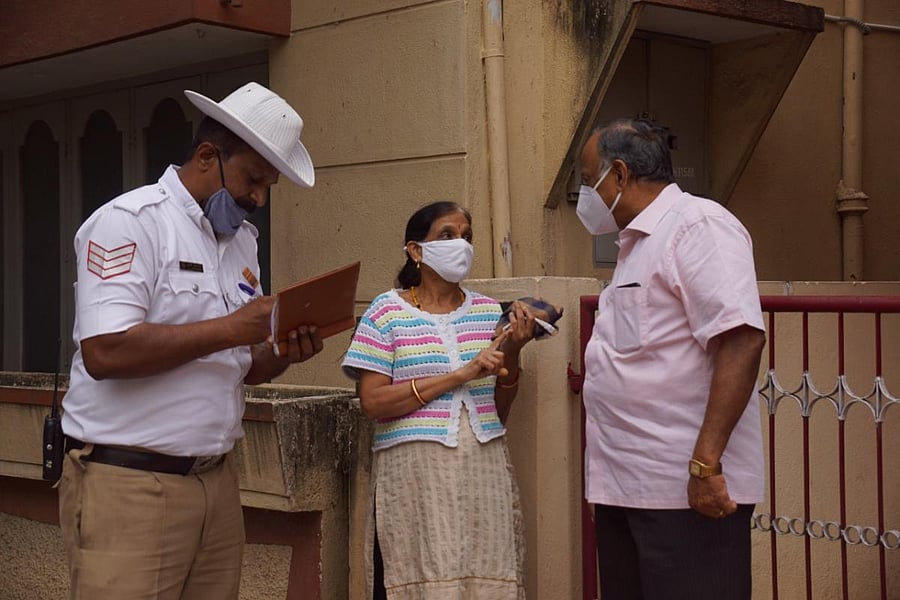 Under the new beat system, police interact with citizens to understand traffic-related issues. Credit: Special Arrangement