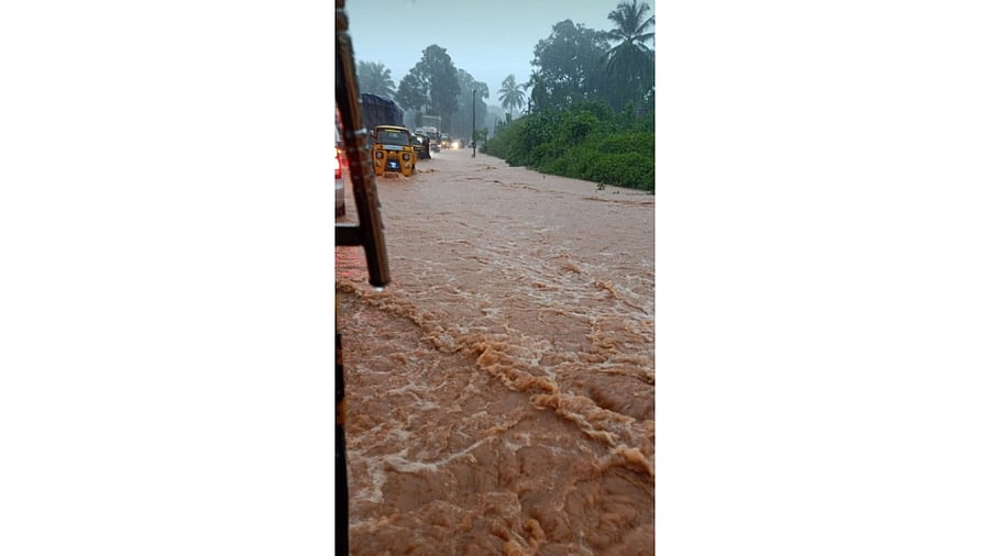 A view of the inundated main road at Guruvayanakere. Credit: DH Photo
