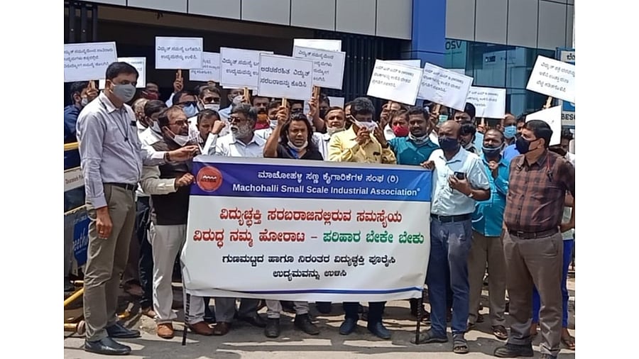 Machohalli Small Scale Industrial Association members hold a protest demanding better infrastructure. Credit: Special Arrangement