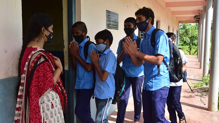 Out of the 44,615 primary schools in Karnataka, 4,767 are single-teacher schools, with an average of 20 students. Credit: DH Photo/Irshad Mahammad
