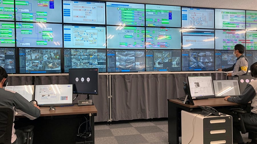 Staff work at Nissan Motor Co., Ltd during a tour of the company adopting digital technology for motor assembly at its Tochigi Plant. Credit: Reuters photo