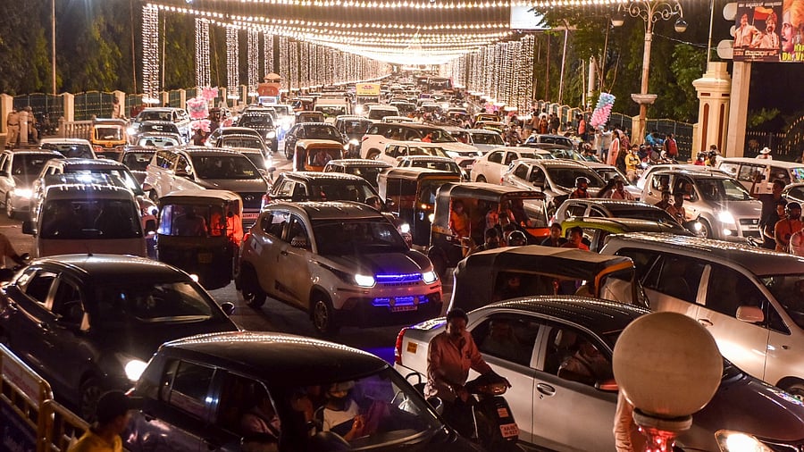 High vehicle density on Albert Victor Road in the wake of the Dasara illumination in Mysuru. Credit: DH Photo/Savitha B R