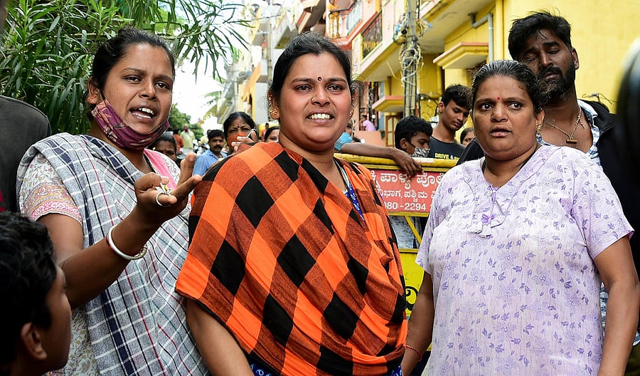 Residents of the ill-fated building wail as authorities pull it down on Wednesday. Credit: DH PHOTO/RANJU P