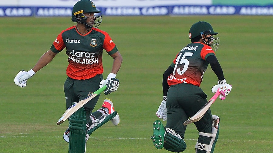 Bangladesh's Mushfiqur Rahim (R) and Shakib Al Hasan. Credit: AFP Photo