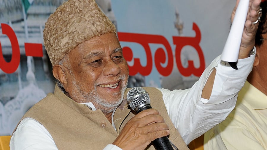 Jaffer Sharief belonged to a lower-middle-class family in Challakere and did not study beyond primary classes. Credit: DH Photo