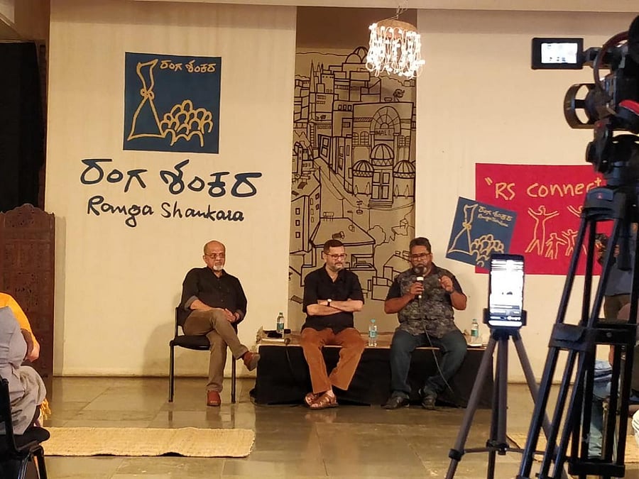 Vivek Shanbhag (centre), Ranga Shankara director Surendranath and writer Jogi (right) discuss the play ‘Illiruvudu Summane’ at Ranga Shankara