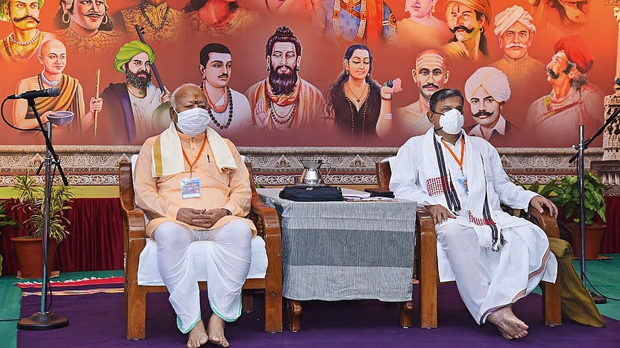 RSS Chief Mohan Bhagwat and General Secretary Dattatreya Hosabale at a recent conference in Karnataka. Credit: PTI File Photo