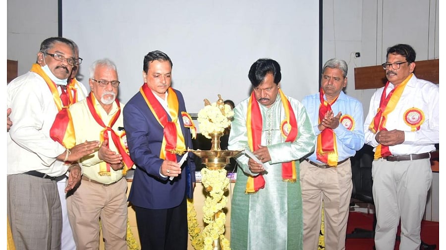 Kannada Development Authority (KDA) Chairman T S Nagabharana inaugurates Kannada Rajyotsava celebration organised at Central Institute of Indian Languages (CIIL, in Mysuru on Monday. Credit: DH Photo