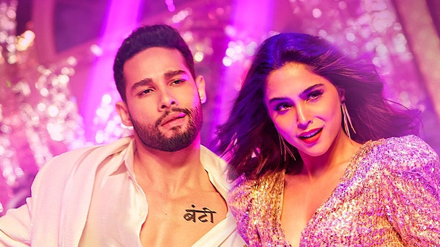 Siddhant Chaturvedi and Sharvari in 'Bunty Aur Babli 2'. Credit: Twitter/@yrf