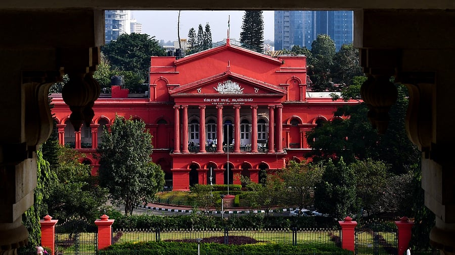 A view of the Karnataka High Court from Vidhana Soudha. Credit: DH File Photo
