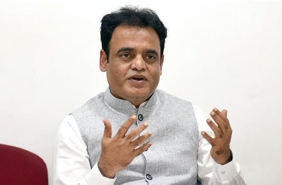 Minister for Higher Education, IT and BT, Science and Technology, Skill Development, Entrepreneurship and Livelihood Dr CN Ashwath Narayan interact during the meeting on Bengaluru Tech Summit scheduled from November 17-19, in Bengaluru on Thursday, November 11, 2021. Credit: DH PHOTO/PUSHKAR V