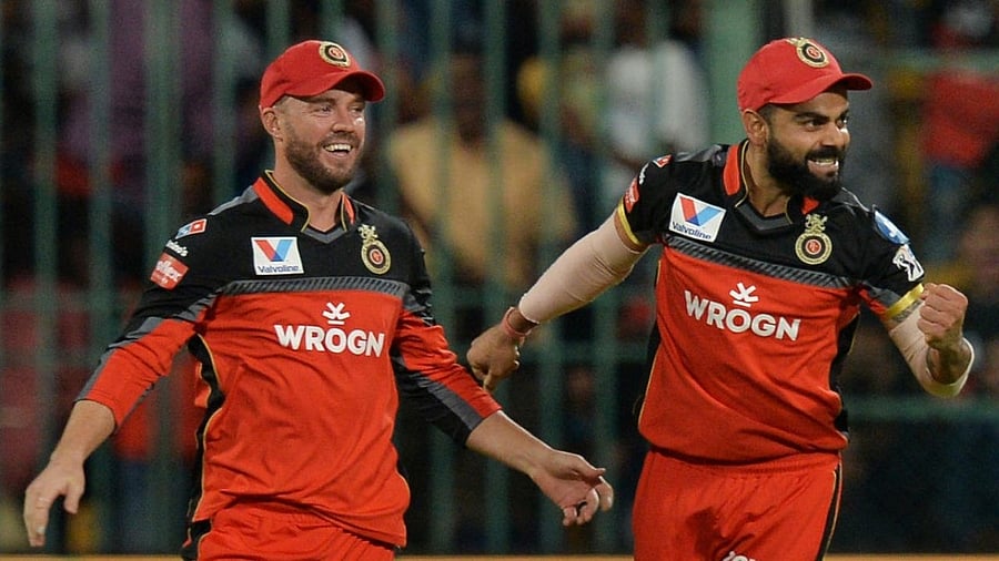 Virat Kohli (R) and AB De Villiers (L). Credit: AFP File Photo