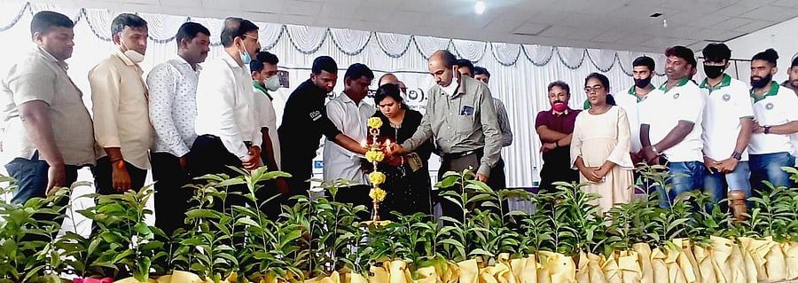 A blind couple, Parameshappa and Roopa, inaugurate a programme to register names for eye and body donation, organised by Navu Foundation in Somwarpet.