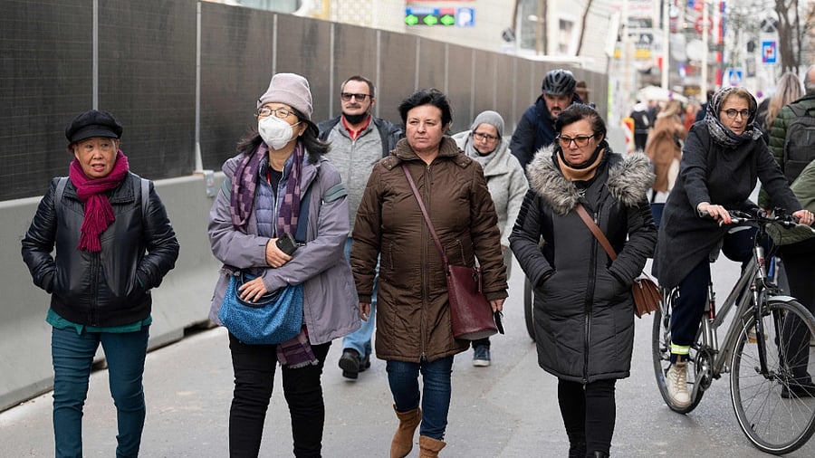 With parts of Europe confronting renewed restrictions to contain another wave of the virus, China’s rebound fading and rising infections taking hold in America too, much of the global economy is now staring at the threat of a second northern winter of woe, compounded by a cost-of-living squeeze amid surging gas prices and supply bottlenecks. Credit: AFP Photo