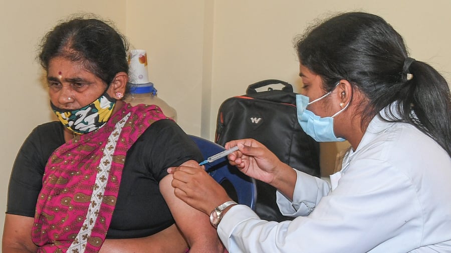 The district had set a target to administer Covid-19 vaccine to 17,15,000 beneficiaries. Credit: DH File Photo/S K Dinesh