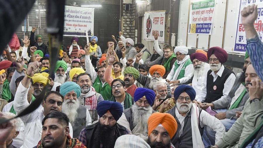 Farmers attend Samyukt Kisan Morcha (SKm) meeting at Singhu border in New Delhi, Sunday, Nov. 21, 2021. Credit: PTI Photo