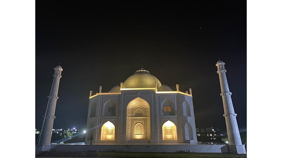 A view of the Taj Mahal-like home in Madhya Pradesh's Burhanpur. Credit: Twitter Photo
