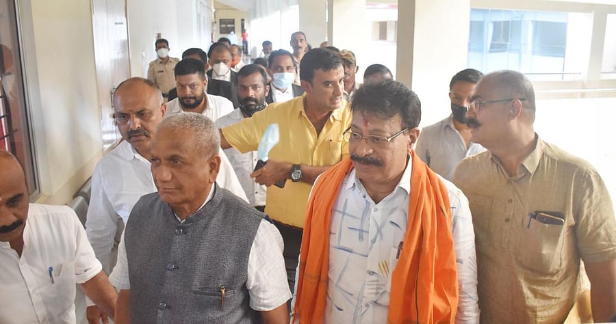 BJP candidate Suja Kushalappa arrives at the DC’s office to submit nominations for MLC elections. DH Photo