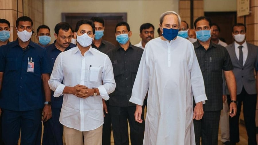 Odisha Chief Minister Naveen Patnaik (R) and Andhra Pradesh CM Y S Jaganmohan Reddy. Credit: IANS Photo