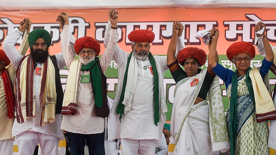Farmer leaders at a kisan mahapanchayat in Mumbai on Sunday. Credit: PTI Photo