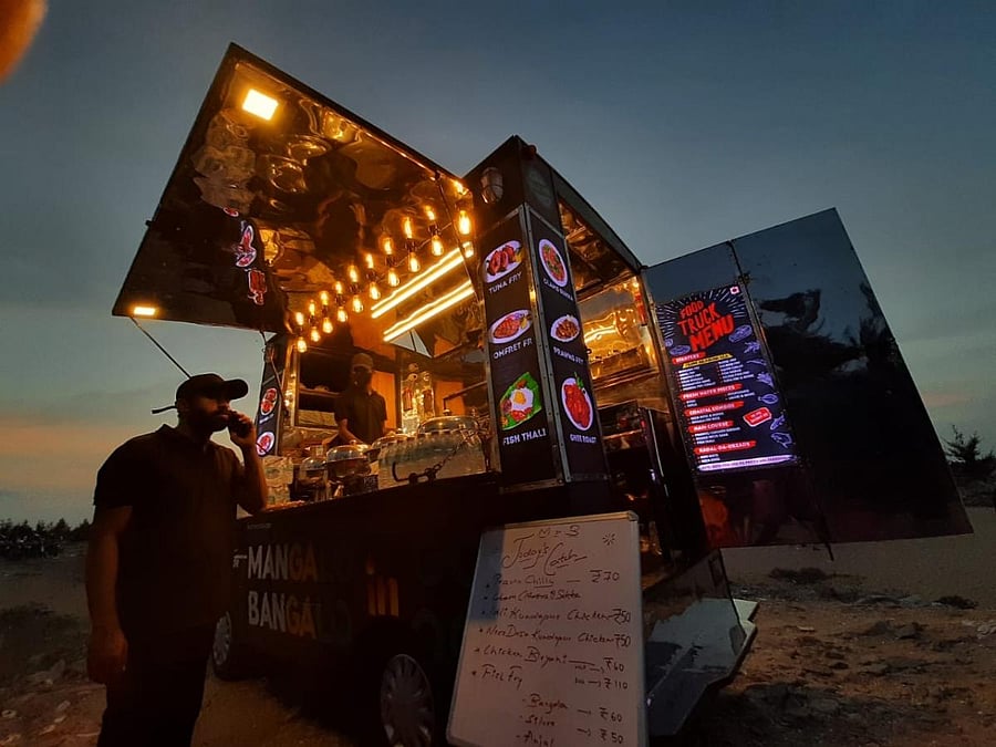 The Mangalore in Bangalore truck sells Mangaluru cuisine at R R Nagar in the evenings. 