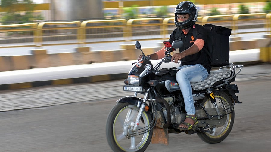 By January 2022, Swiggy aims to make Instamart deliveries in 15 minutes. Credit: DH File Photo 