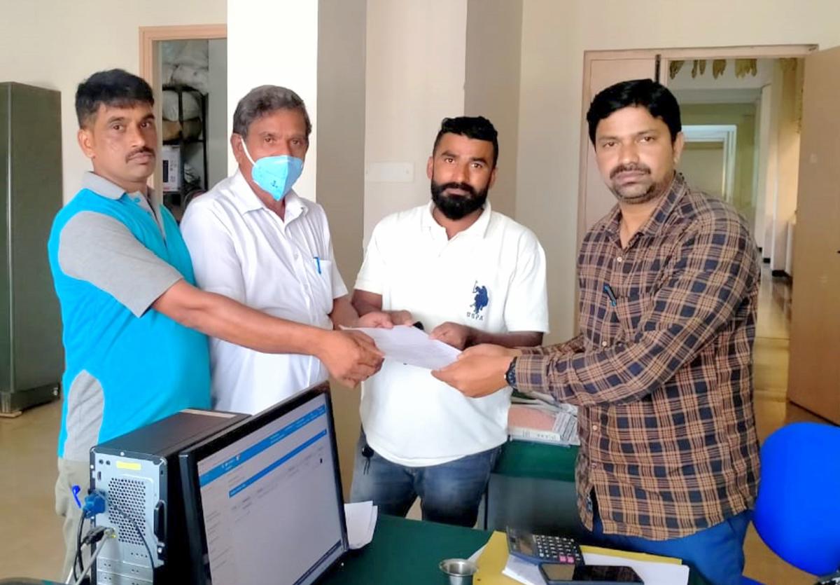 Members of Congress Minority Cell submit a memorandum to a food department official. DH Photo