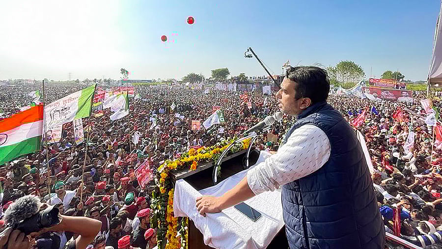 Rashtriya Lok Dal (RLD) President Jayant Chaudhary addresses during 'Parivartan Sandesh' rally ahead of the UP Assembly elections 2022. Credit: PTI Photo