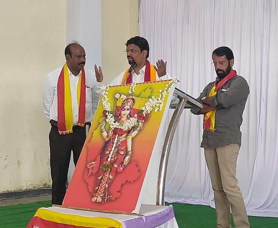 Kannada Sahitya Parishat state president Mahesh Joshi (centre) comforts Lokesh Sagar (left) during the installation programme of the KSP district president in Madikeri.