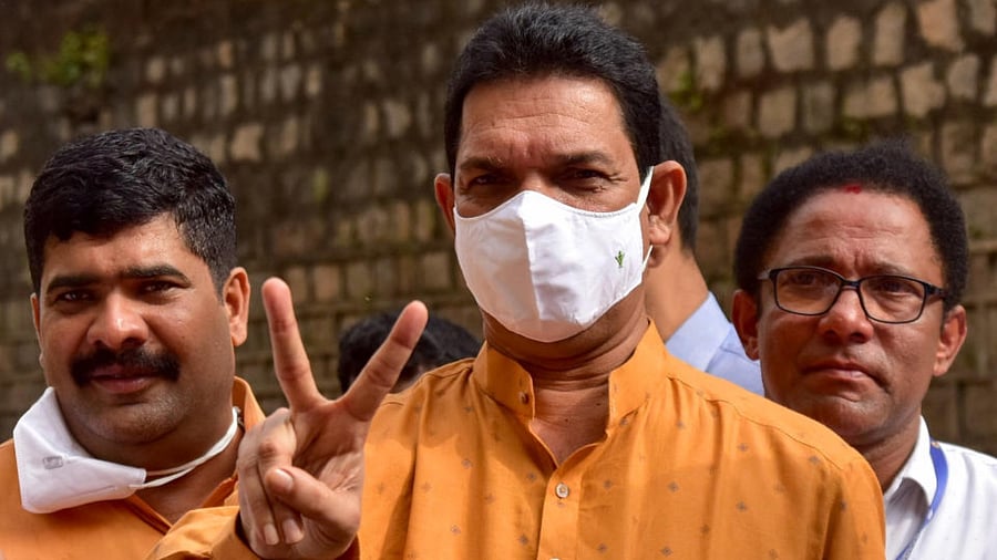 Nalin Kumar Kateel after exercising his franchise at Mangaluru City Corporation in Mangaluru. Credit: DH Photo