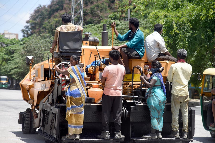 In context to India, the top 1% earned more than 21.7% of the country’s total national income in 2021 while the bottom 50% made 13.1% of the money. Credit: DH File Photo