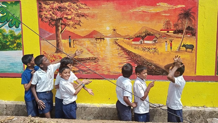 Students of Dakshina Kannada Zilla Panchayat Higher Primary School. Credit: Special Arrangement