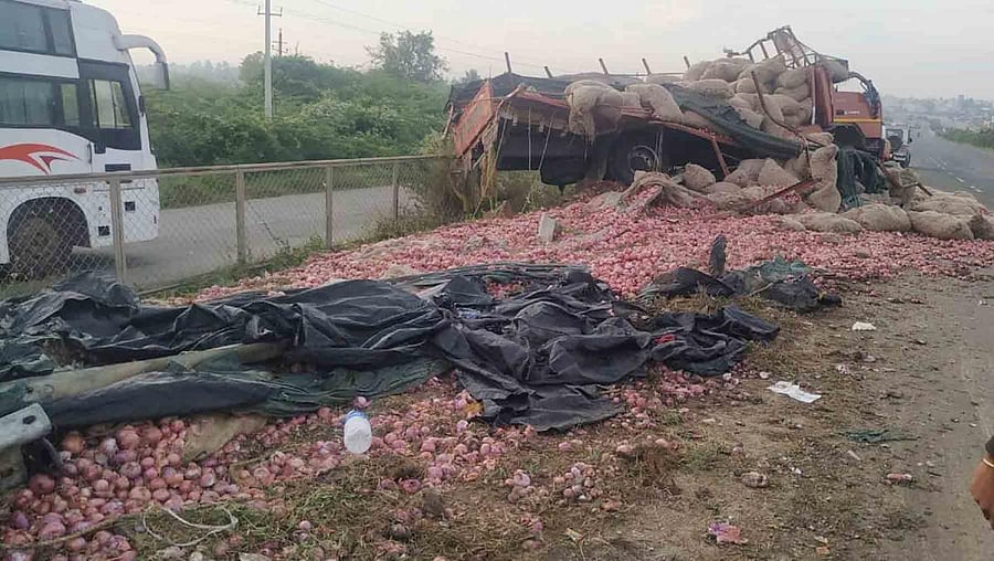 The accident also resulted in a serial mishap, which held the traffic on the busy highway for more than 30 minutes. Credit: DH Photo
