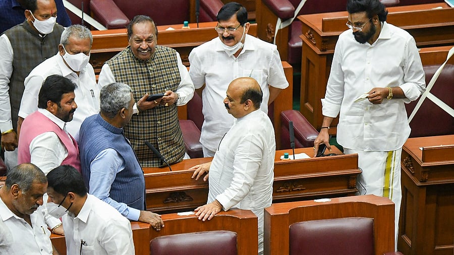 Karnataka Chief Minister Basavaraj Bommai with MLAs during the Winter Session of the Karnataka Legislative Assembly. Credit: PTI File Photo