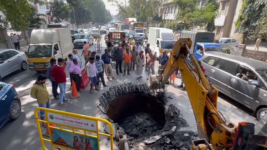 A view of the caved-in portion at JC Road. Credit: Twitter/@pushkarv
