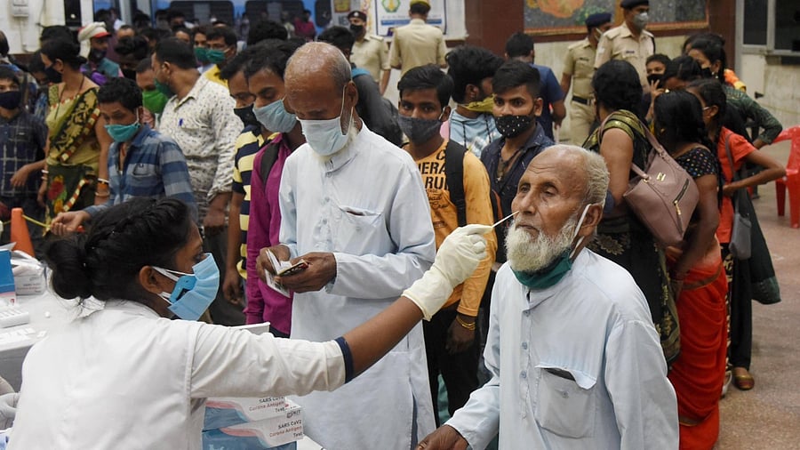Sub-optimal health facilities continued to stick out like a sore thumb many months later as more than 20 people were left groping in darkness after losing their eyesight to cataract surgeries held at private hospital in Muzaffarpur where, according to preliminary investigation, the operation theatre was not properly disinfected. Credit: PTI File Photo