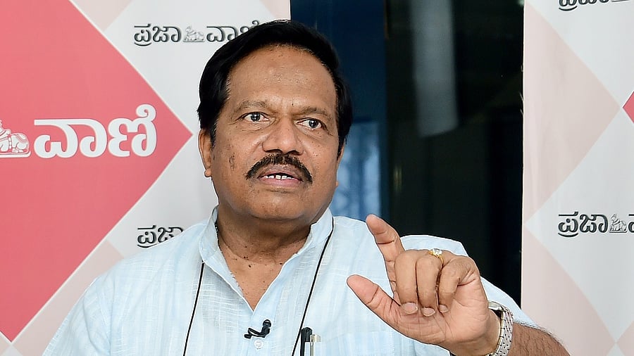 The delegation headed by Kannada Development Authority Chairman T S Nagabharana met Union Information and Broadcasting Minister Anurag Thakur. Credit: DH File Photo