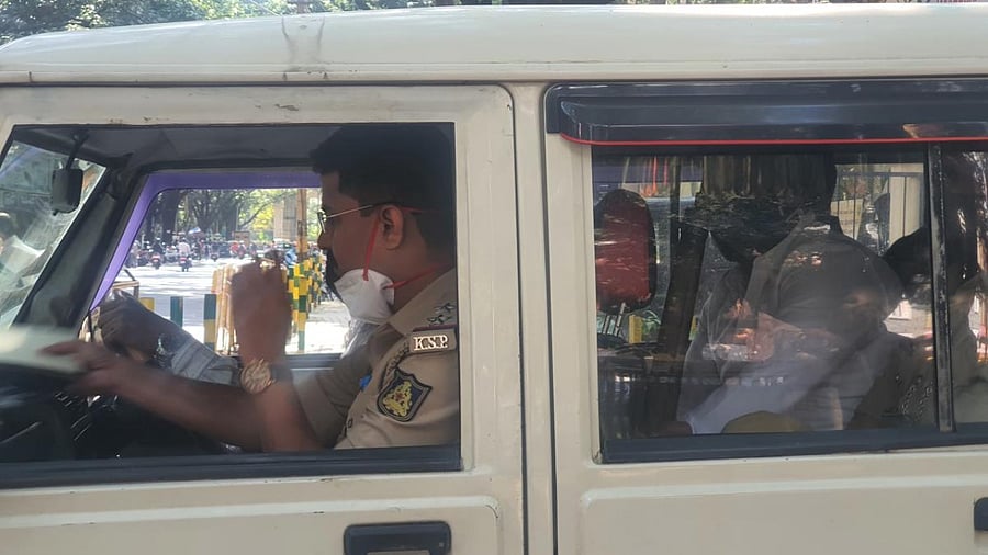 Ravi was driven to court in a Bolero. Credit: DH photo