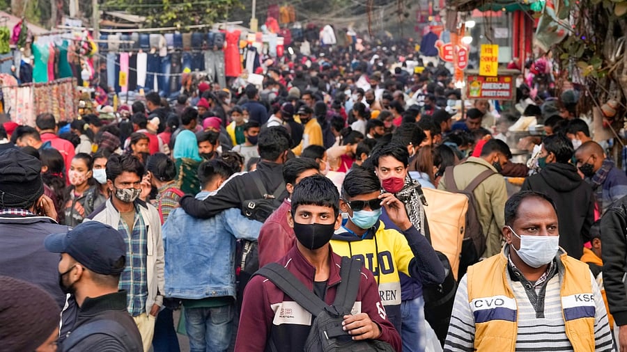 Crowded Sarojini Nagar market in Delhi. Credit: PTI Photo