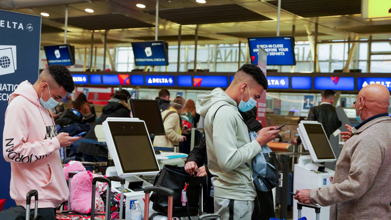 On Friday, there were around 2,400 cancellations and 11,000 delays, while Sunday cancellations were at nearly 1,500 with more than 1,400 delays also reported. Credit: Reuters Photo