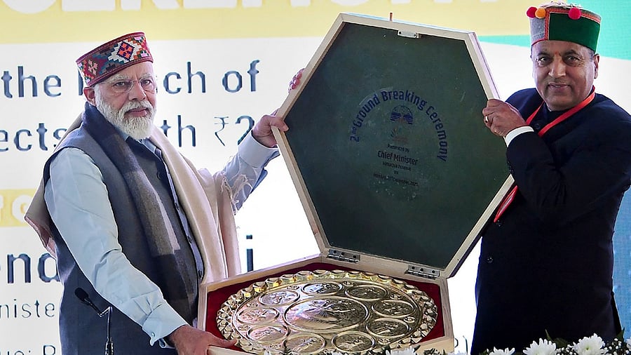 This handout photograph taken on December 27, 2021 and released by the Indian Press Information Bureau (PIB) shows India's Prime Minister Narendra Modi (L) posing for pictures during the second groundbreaking ceremony of Himachal Pradesh Global Investors Meet, in Mandi. Credit: PIB/AFP