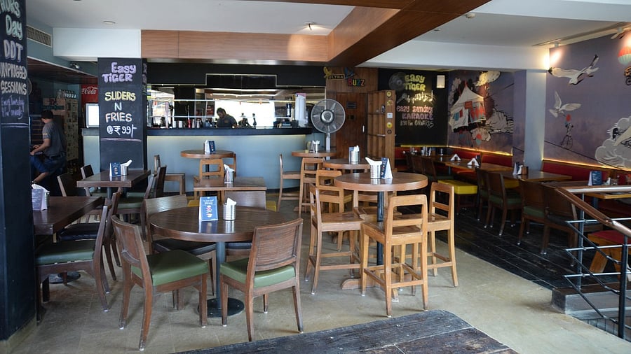 With more than 60 star hotels and hundreds of clubs, restaurants and resorts, Bengaluru stands to bear more losses than other districts. Credit: DH File Photo